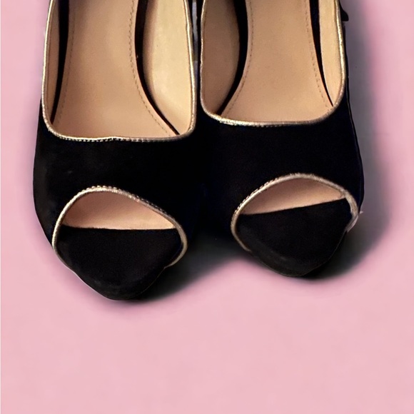 Suede peep toe pumps with gold trim. - Picture 3 of 7